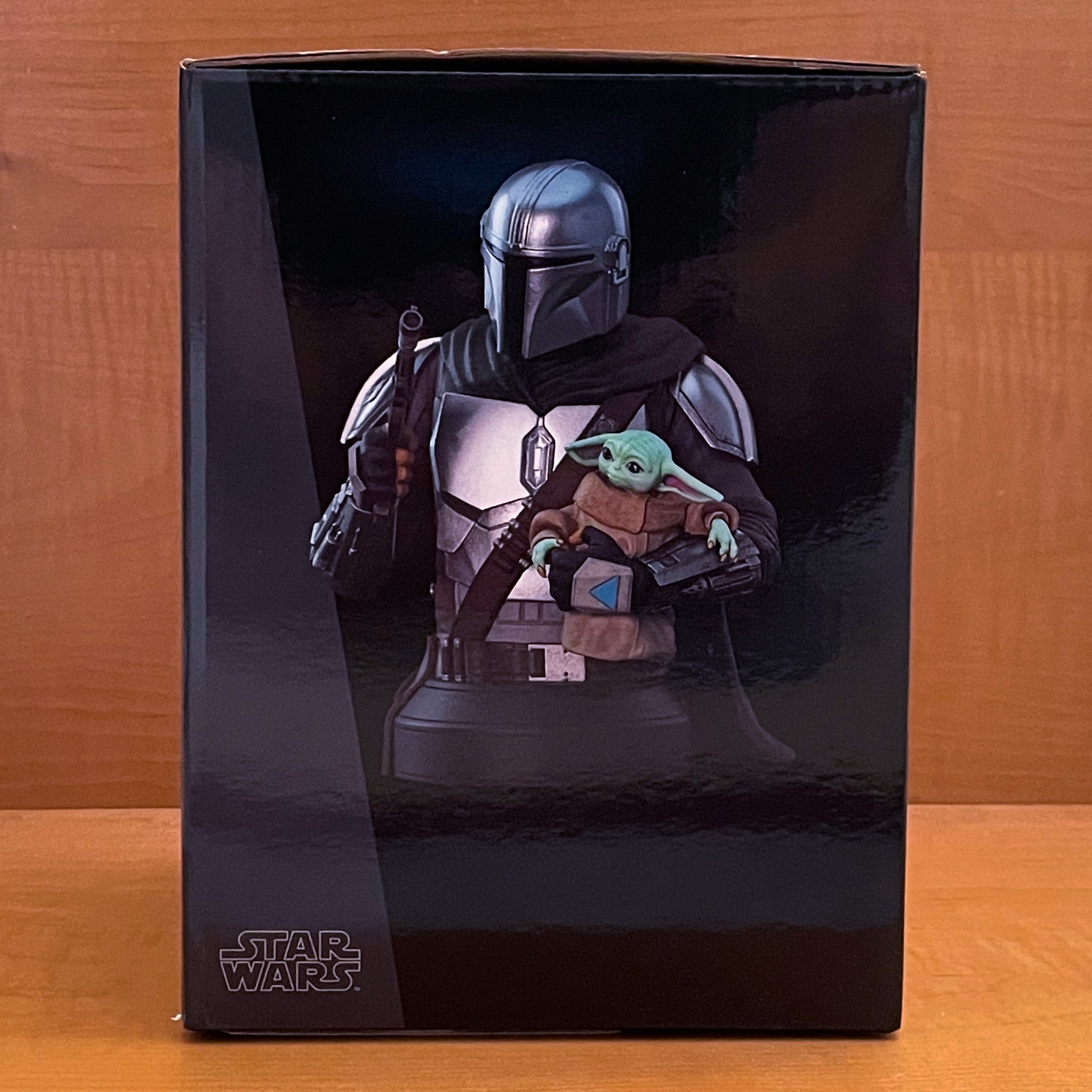 Gentle Giant LTD Star Wars: The Mandalorian with Grogu Mini-Bust