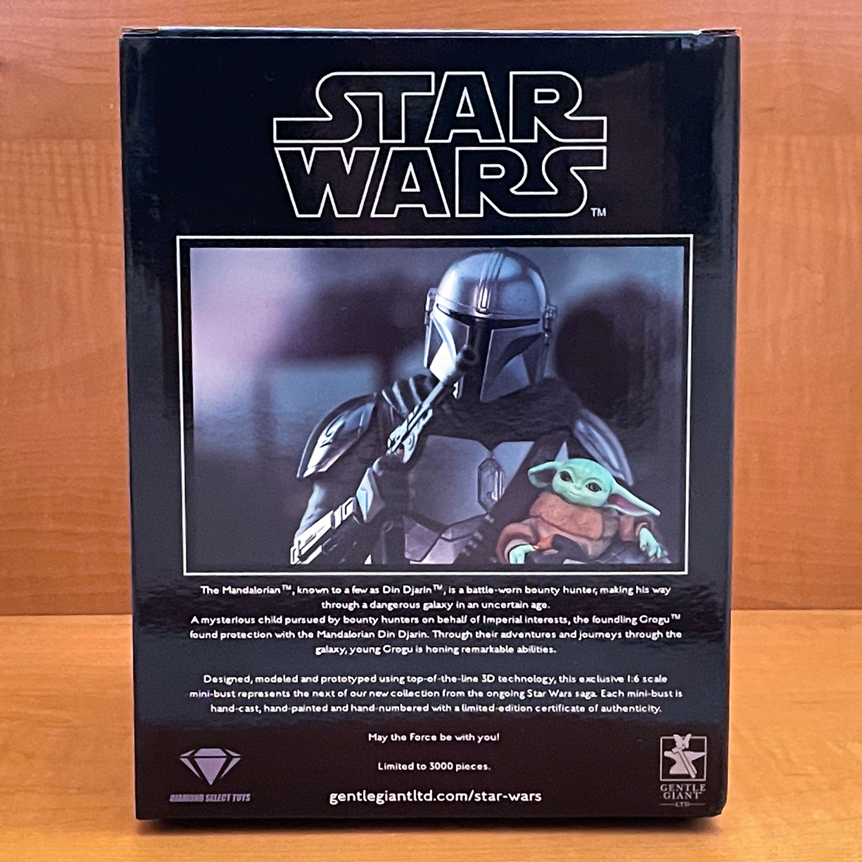 Gentle Giant LTD Star Wars: The Mandalorian with Grogu Mini-Bust