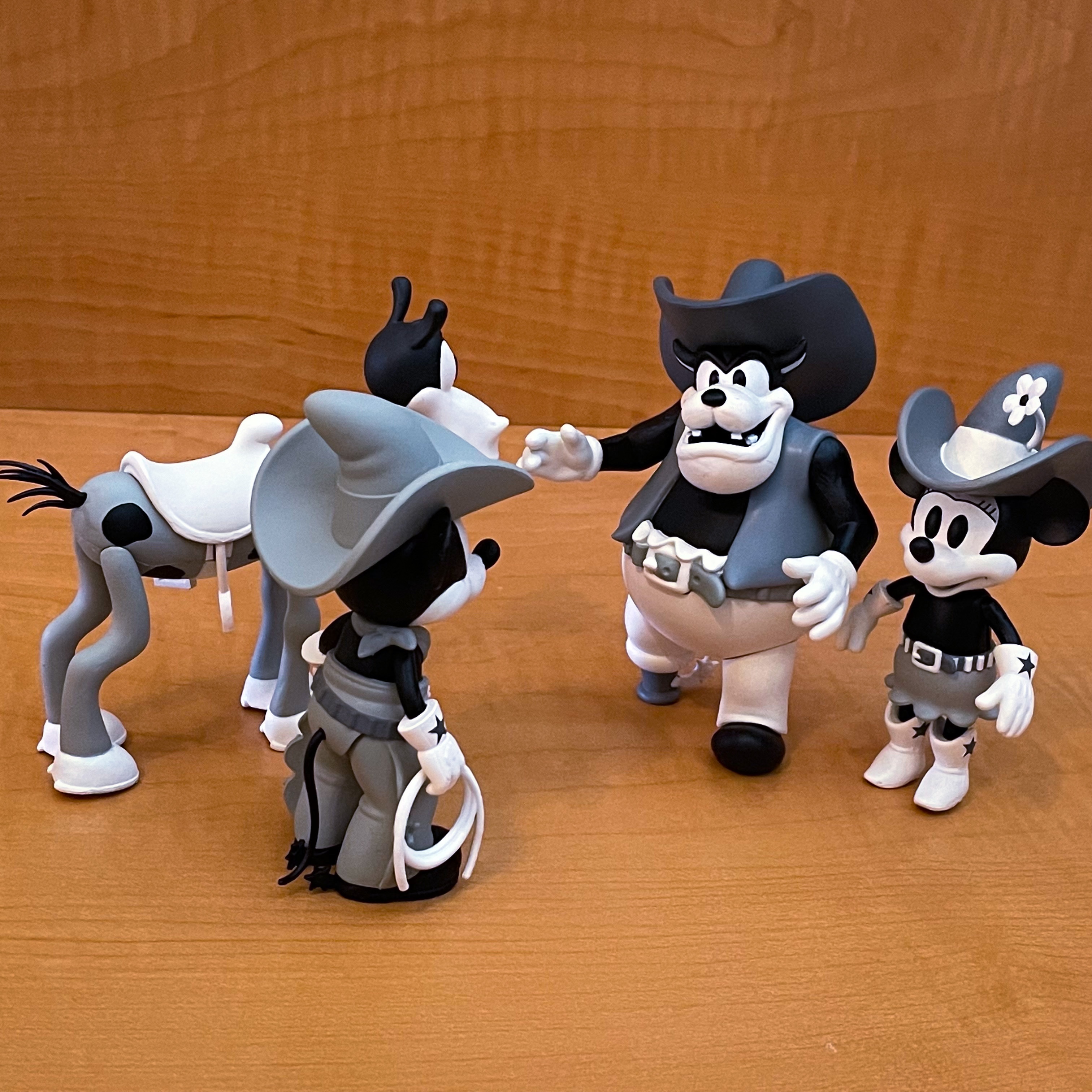 Disney Minnie Mouse Two-Gun Mickey フィギュア medicom vinyl collectible dolls: minnie mouse from 'two-gun mickey